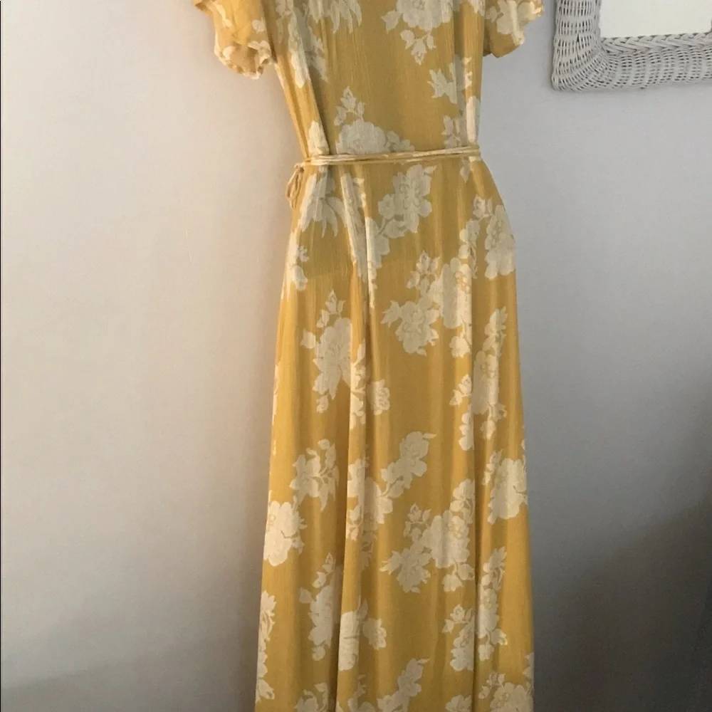 SOLD Lulu’s yellow maxi wrap dress Sz Sm - Picture 4 of 12